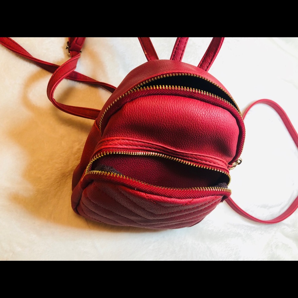 A mini backpack - Picture 4 of 4